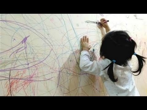 小孩在墙上乱涂乱画，教你不用一滴水，就能轻松去除各种笔迹污渍