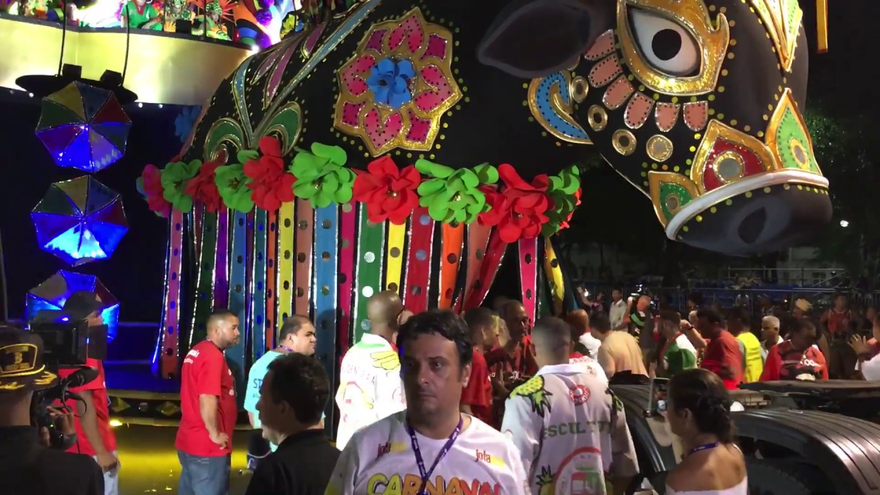 Alegoria da Grande Rio não entra na avenida