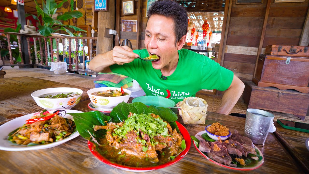 ⁣Thailand Street Food - INSANE WHOLE HERBAL CHICKEN + 11 Best Foods to Try in Chiang Mai!!