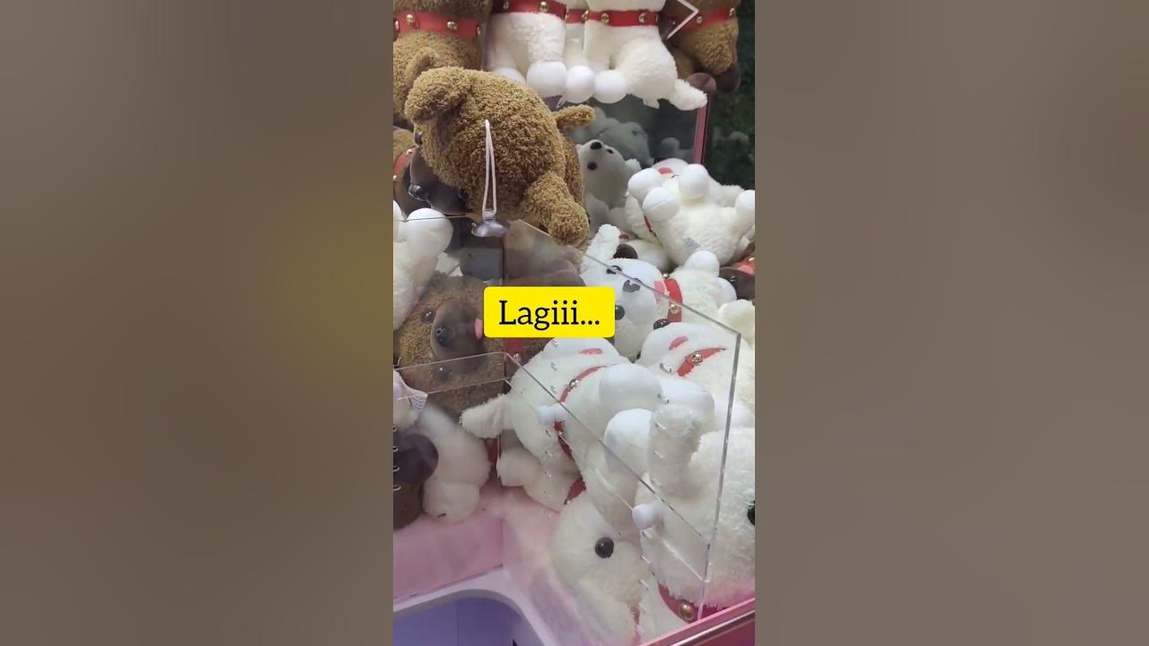SERUNYA NANA MAIN MESIN CAPIT BONEKA DI MALL #mesincapit #mesincapitboneka #playground #shorts