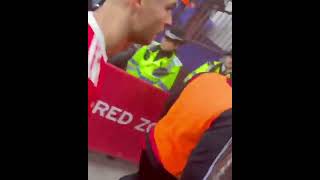 Ronaldo smashes fan&#39;s phone after Manchester United&#39;s loss to Everton