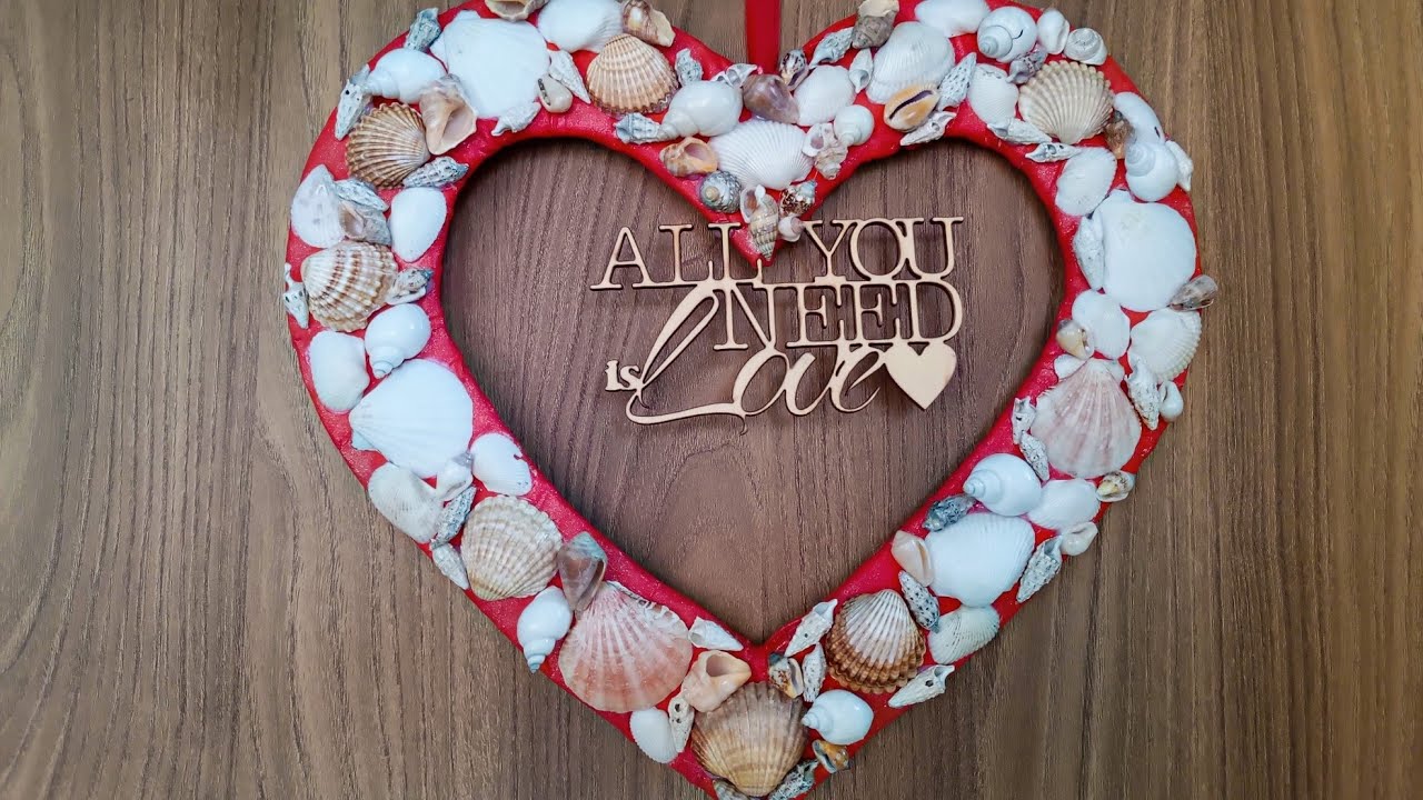 Návod dekorácia na dvere - srdce z mušlí 