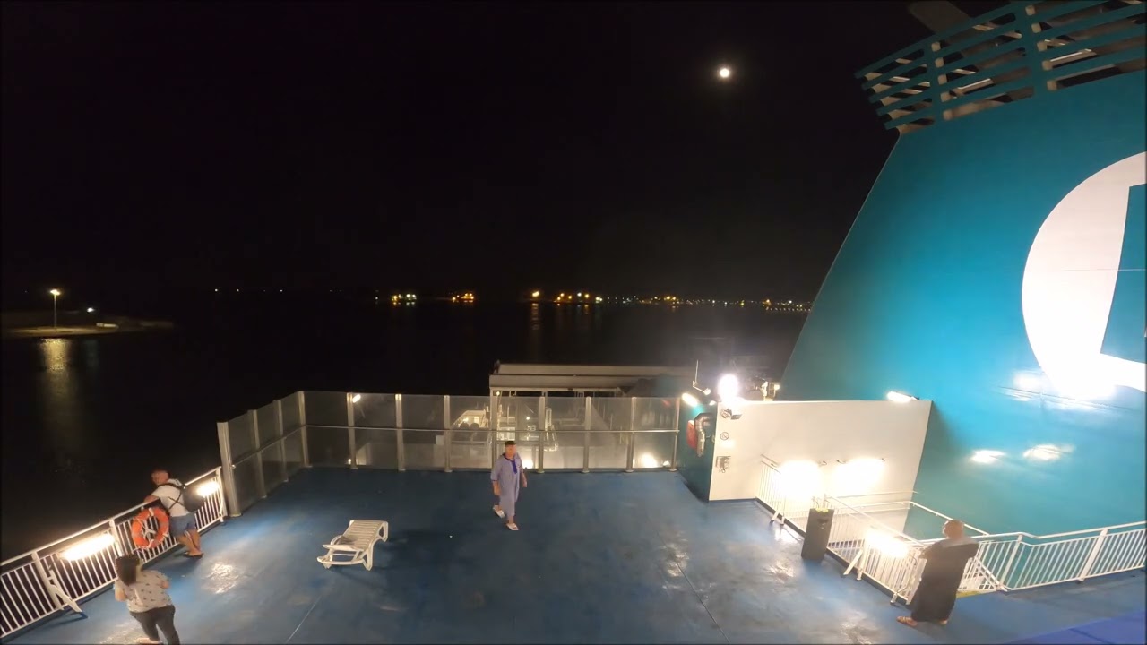 Saliendo del puerto de Melilla a bordo del buque Rusadir  Muelle Espigon