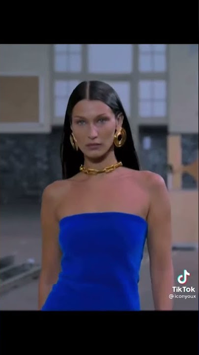 Bella Hadid walking at Off-White Fall-Winter 2021 #shorts #offwhite #runway