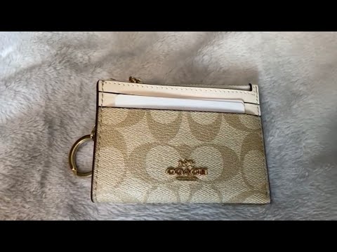 Whats in my Mini Skinny Id Case In Signature Canvas / Whats in my Coach  wallet! 