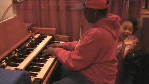 Live Sound Testing Of Newly Restored Vintage Leslie 122 Amplifier