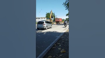 Loading of broken concrete( CAT 320 D )