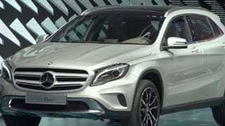 Car Tech - 2015 Mercedes GLA