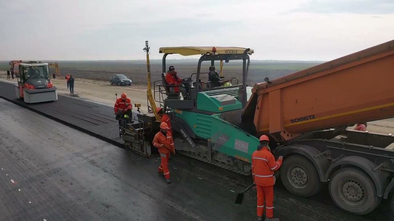 Dispensing Decrepit Spit Se toarnă primul strat de asfalt pe Drumul Expres Craiova – Piteşti -  YouTube