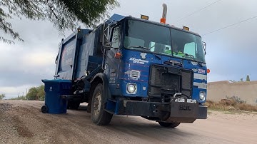 Republic Services: Autocar Heil Python