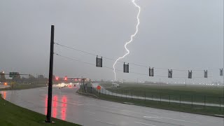 Severe thunderstorm shuts down Cleveland Hopkins. Plane spotting with lightning