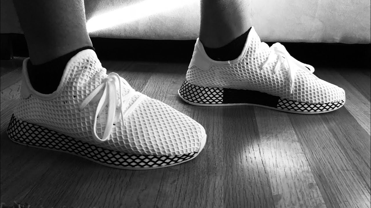 deerupt black and white