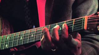 Eric Bibb avec le titre Goin' Down Slow