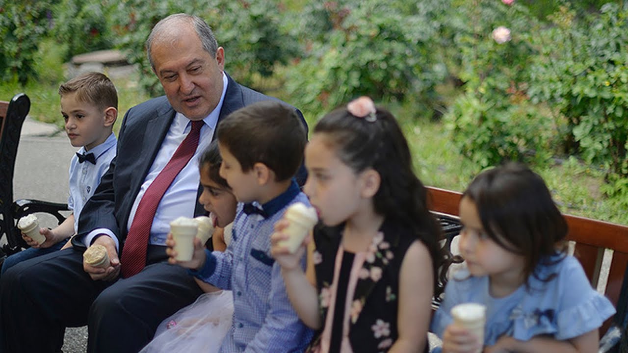 Ереван с детьми. Дети президента Армении.