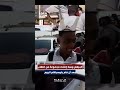 رئيس مجلس السيادة وسط إحتفاء مجموعة من الطلاب بعد أن قام بإيصالهم اليوم بسيارته