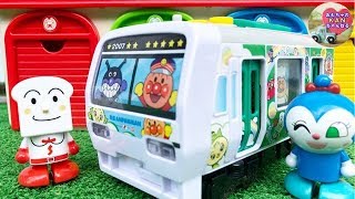電車 子ども向け しゅっぱつ!おしゃべりアンパンマン列車 知育おもちゃ☆木製電車で連結☆【ウピさん＆upisch】