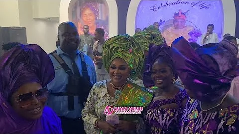 SPIRITUAL BARBIE, FERANMI SPIRITUAL RAIN MONEY ON MERCY AIGBE'S AT HER MOTHER'S BURIAL 