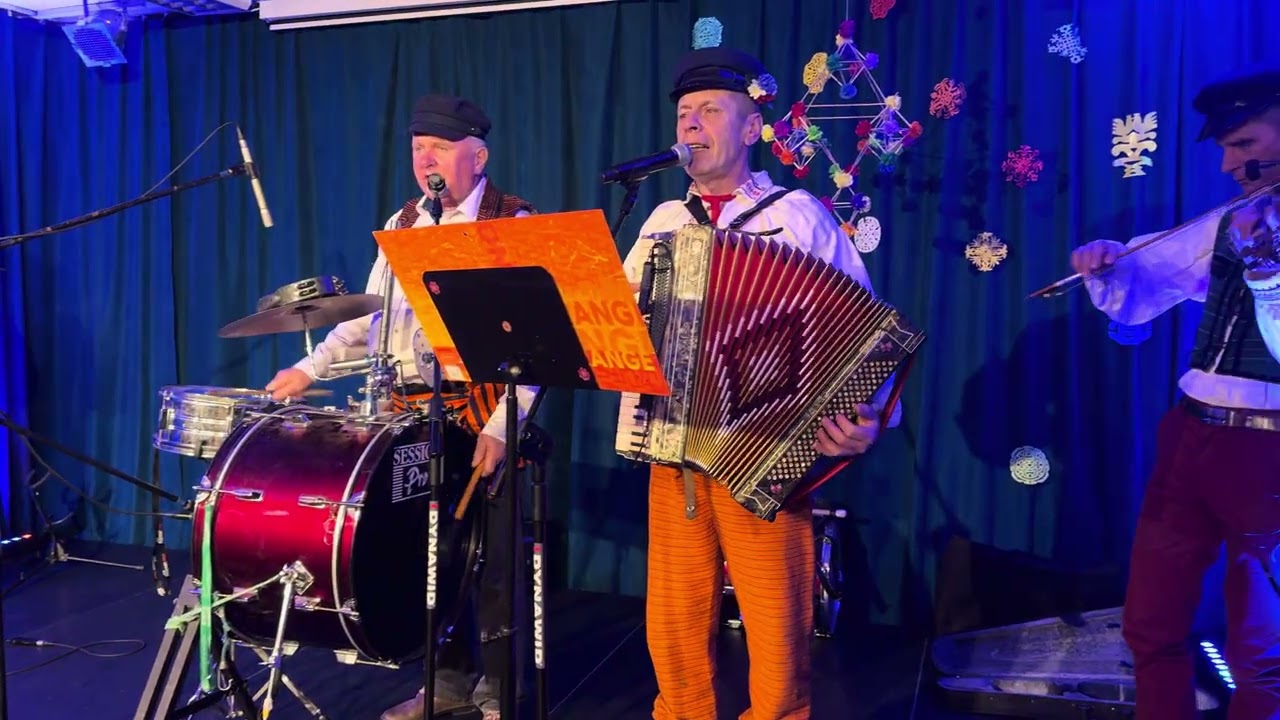 Świetny występ wspaniałych muzykantów w konkursie  z muzyką ludową w Gowarczowie 