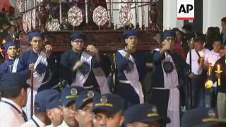 Thousands watch Colombia Holy Week procession screenshot 1