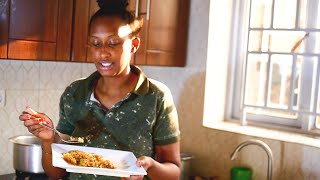 Miss Muyango mu gikoni noneho ibiryo adutekeye nuburyohe|| How to cook veg Pilau Rice at home.