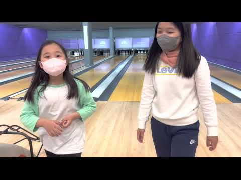 Playing Bowling with dad - 아빠와 볼링