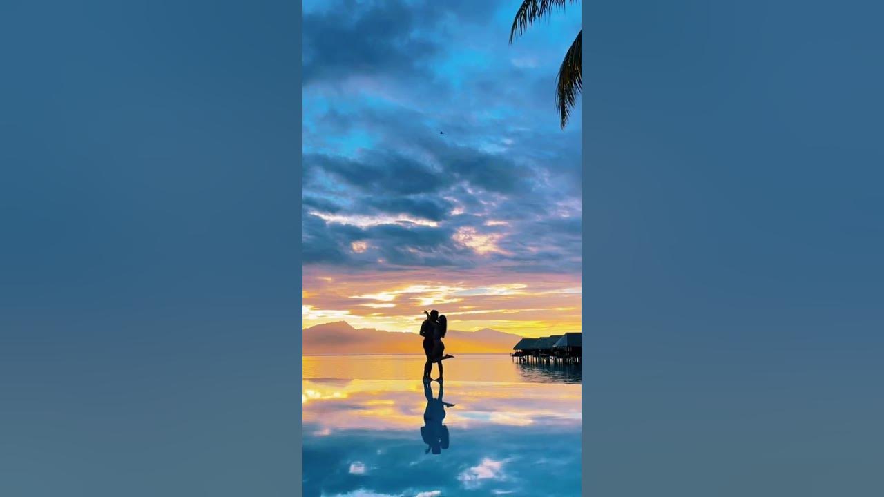 Sunsets at the infinity pool in Moorea, French Polynesia 🇵🇫