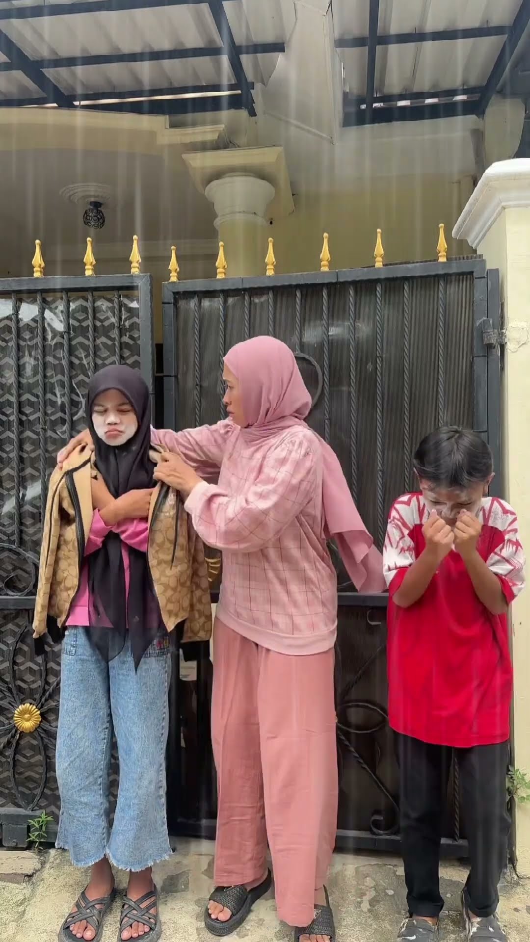 REBUTAN JAKET