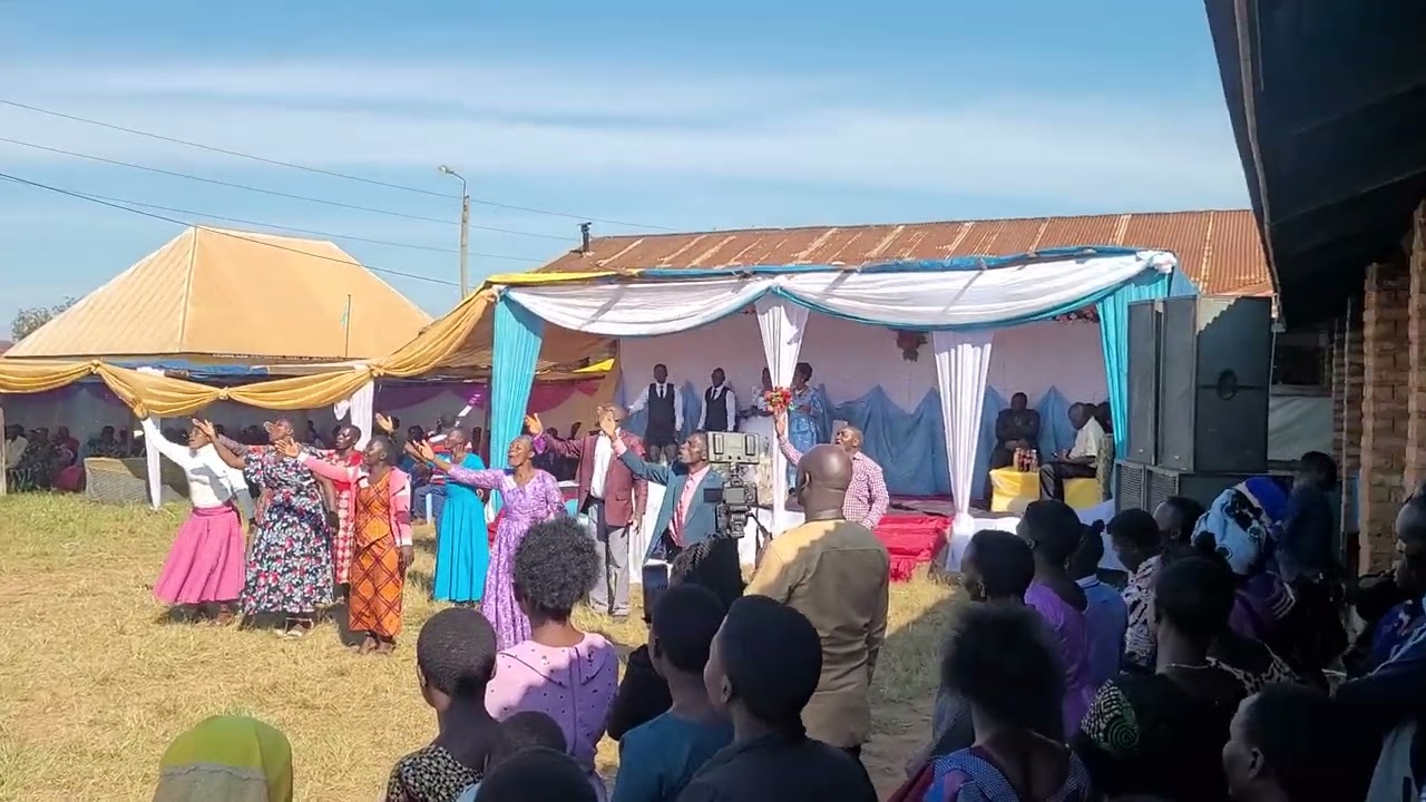 KWAYA YA AGAPE MATEMBWE WAKIIMBA HARUSI YA YORDAN MABENA TAR.16/6/2023.