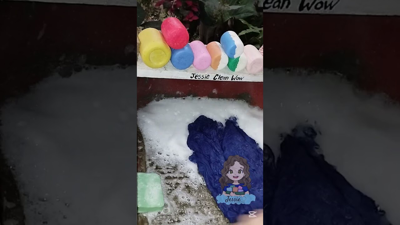 Lavando Ropa con Barra de detergente