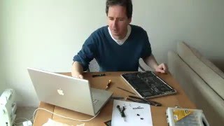 Replacement of Keyboard and Battery on 15 Inch Retina MacBookPro 2013 - Timelapse