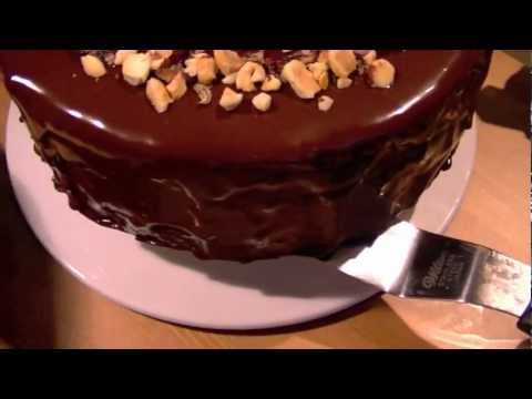 Como cubrir una Tarta con Cobertura de Chocolate - Tarta de Chocolate y Avellanas - Paso 5