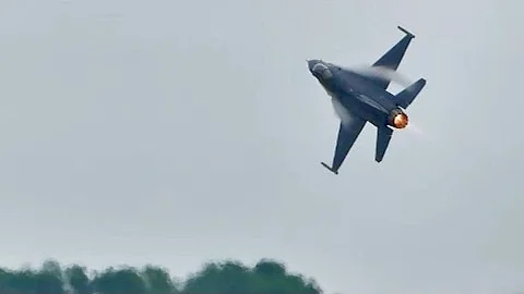 F16 flying at EAA Airventure Oshkosh 2016