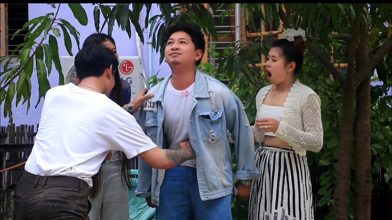 ညာလက်အရမ်းသန်တဲ့ကောင်လက်သီးမိသောအခါ🤣🤣