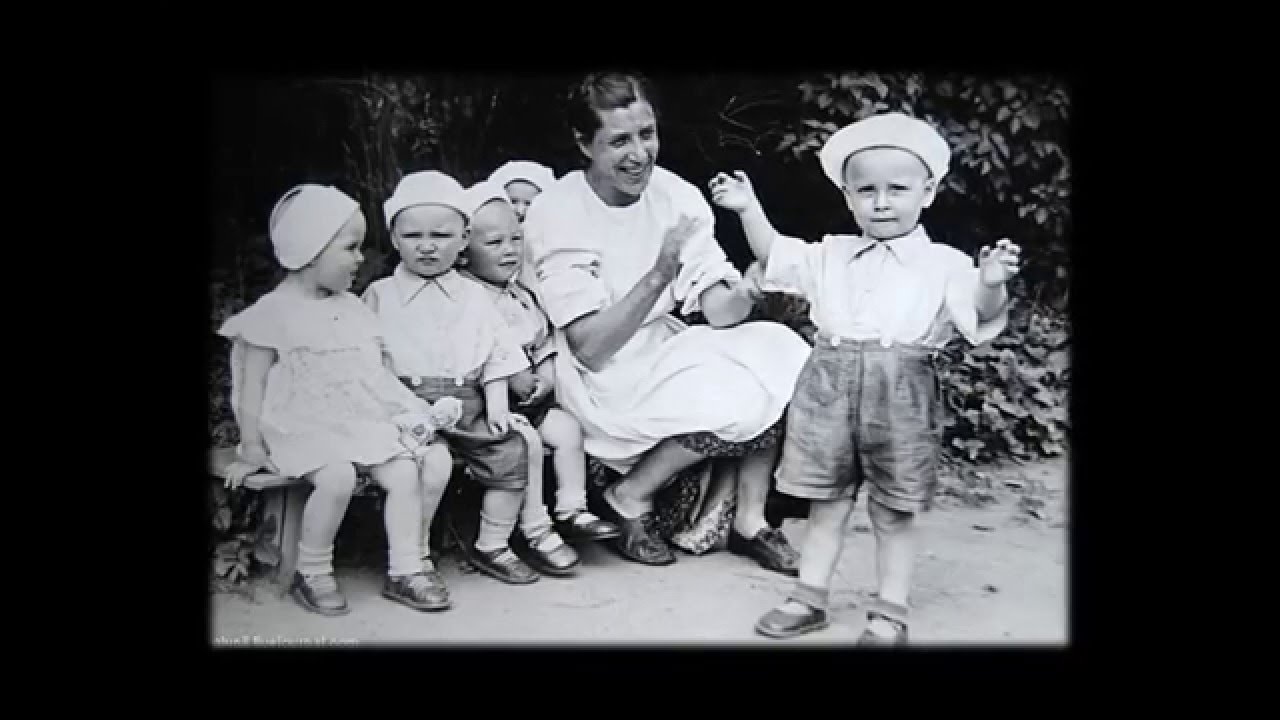 Чьи то внучки чьи то дочки. Белые панамки Ленинградские дети. Довоенный детский сад.