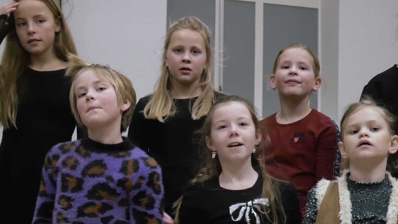 Kinderkoor Kerstopvoering   Zijn naam is Jezus