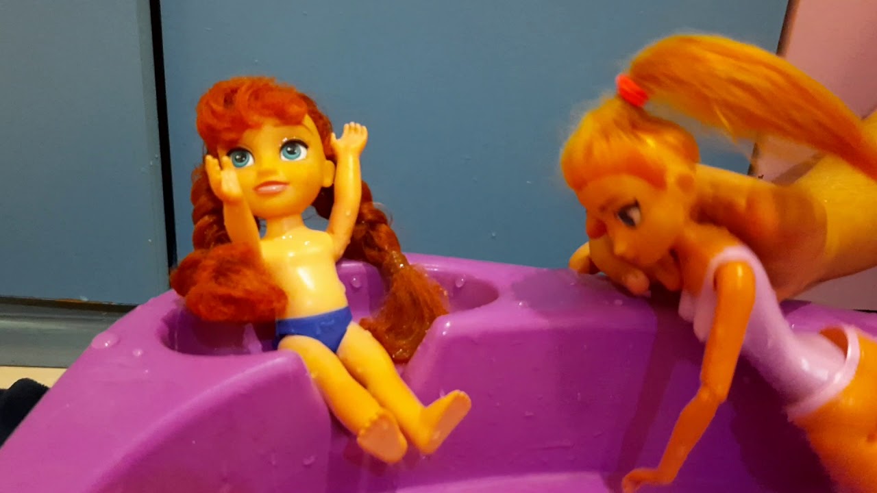 Elsia & annia in the pool YouTube