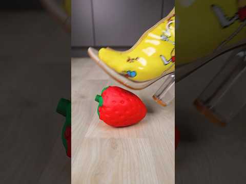 🍓 🍓 High Heels vs Strawberry
