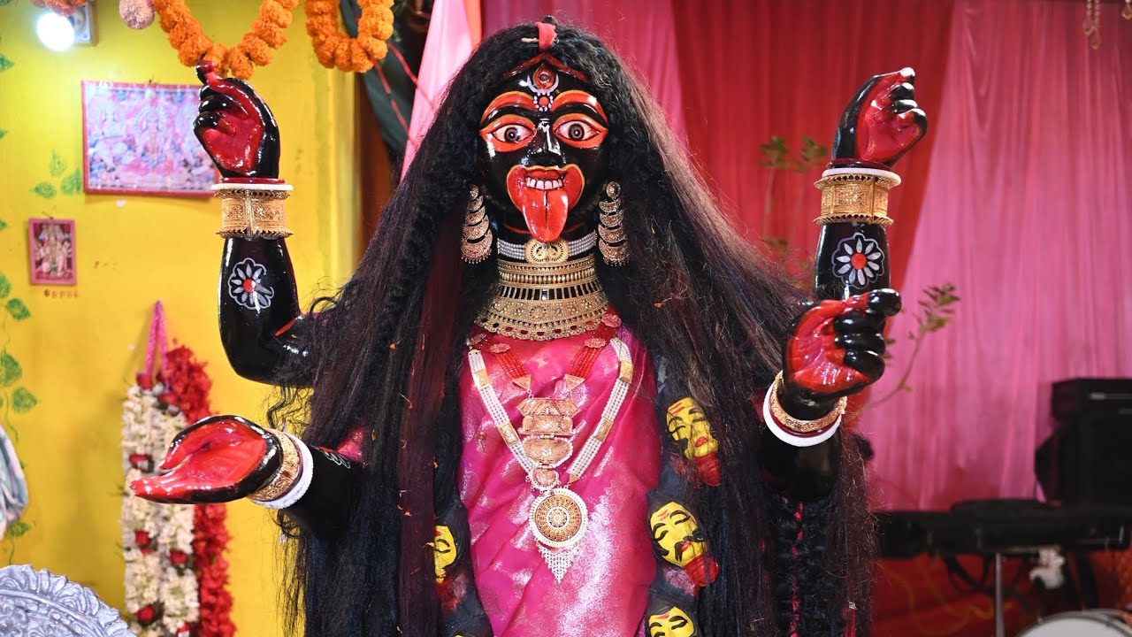 মা নিশি রাতে অন্ধকার এ পুজো নিছে🌺🌺🙏🙏🙏জয় মা কালী 