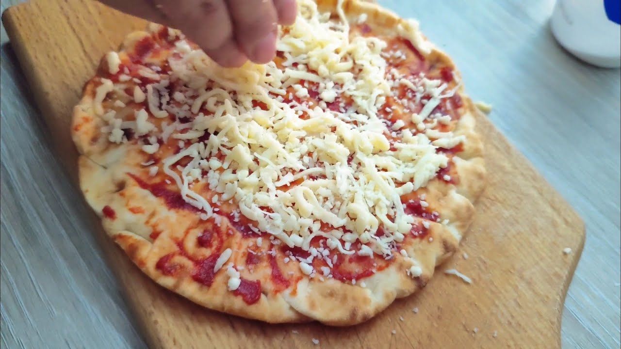 The easiest way to make a Pizza! only 2 ingredients, delicious pizza
