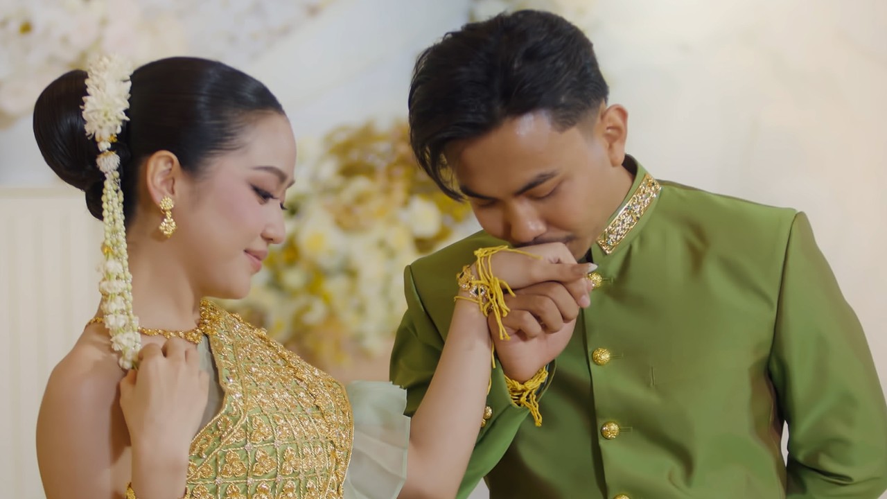 រៀការ1ជីវិតម្តងថតផុសណាណី ទុកមើលជុំម៉ែឪកូន5នាក់🤪🤍