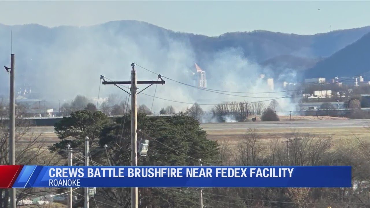 Crews battle brush fire near FedEx facility in Roanoke - YouTube