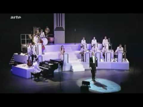 Max Raabe En Veu Alta Noves versions musicals dels anys 20 i 30 "I' m singing in the rain "