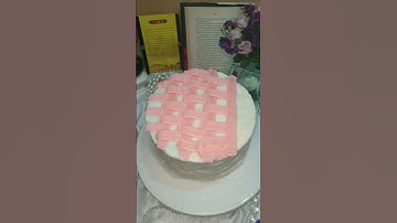Buttercream frosting using basket weave design #shorts #cakedecorating
