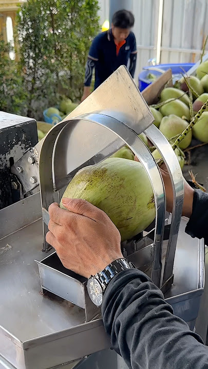Smart Coconut Cutting Machine Cuts in Just 1 Second!