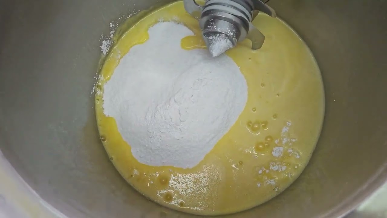 VAS high speed mixer mixing of lemon creme filling - Mischen von Zitronenfüllungen