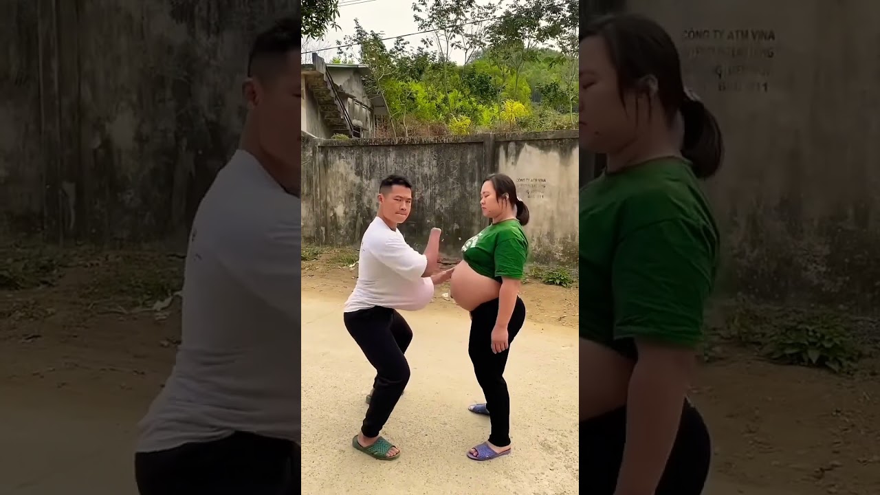 2 pregnant women playing drums🤣