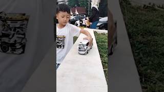 HAPPY AA RAFIF DOES A LOT OF TELOLET, PLAYING BUS IS GOOD #shorts #alprinhchannel #telolet #bus