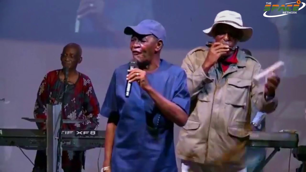 Jimi Solanke performing Que sera sera at The Wole Soyinka Theater University of Ibadan