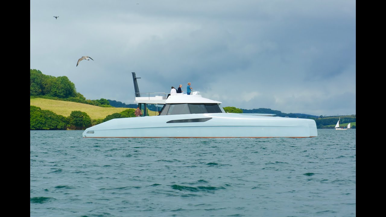 RAINMAKER - Port Pendennis Marina Powercat