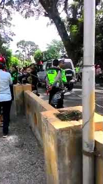 Viral, Tiba-tiba aliran sungai Bahbolon di Pematangsiantar  mendadak warna merah